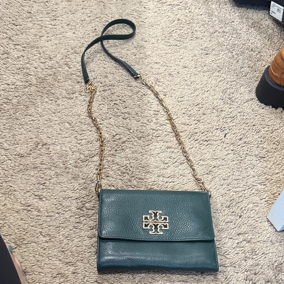 Tory Burch Handbags - Tory Burch Cluth in Forest Green Leather